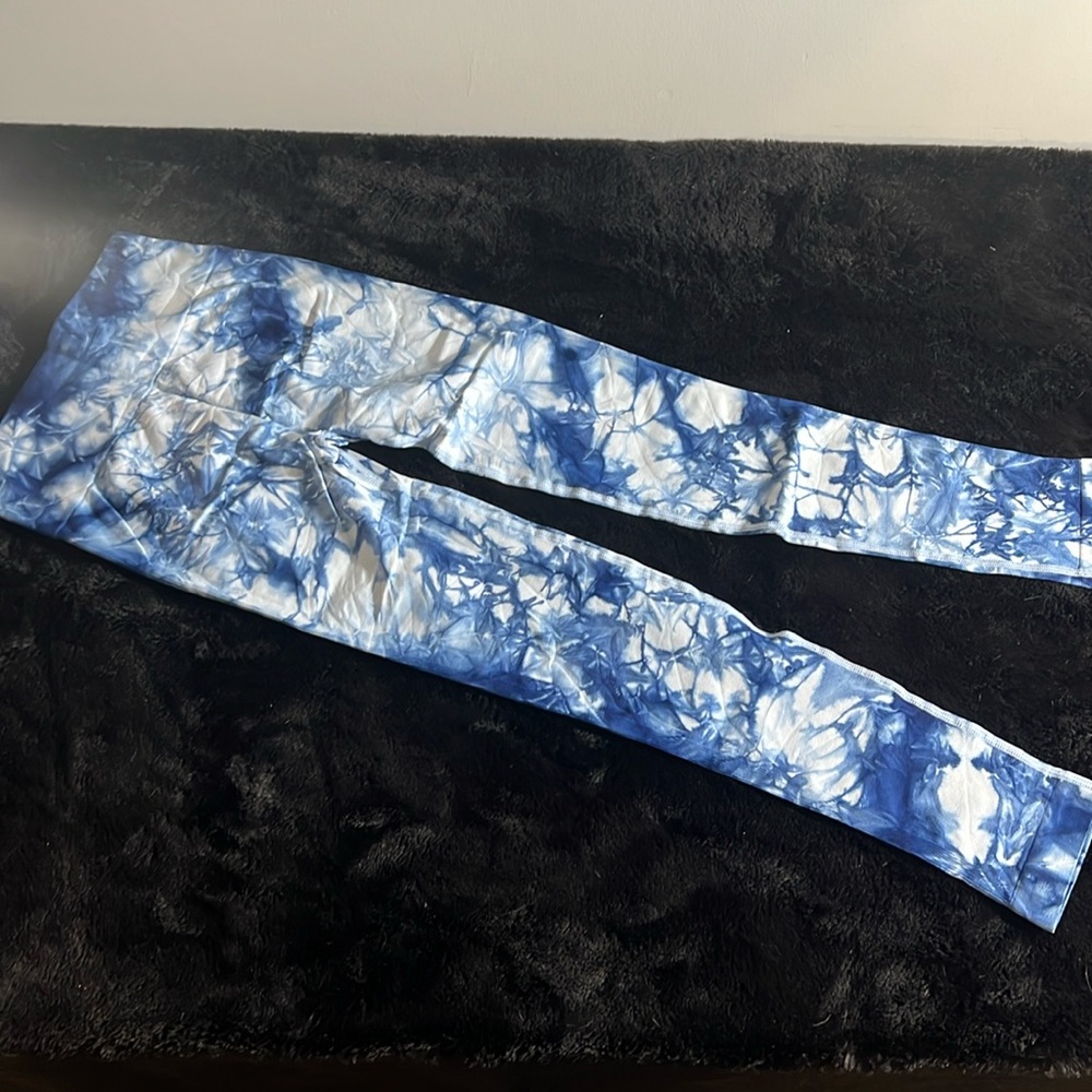 Blue Tie-Dye leggings NWOT runs small size up